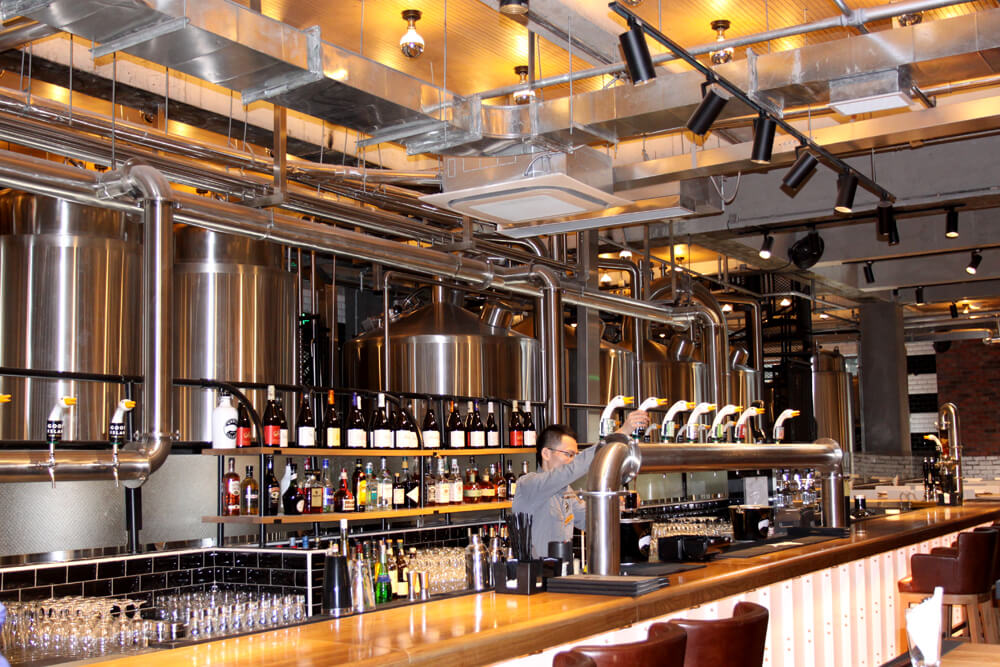 On 24th January 2017, the company undertook Goose Island Goose Island Shanghai craft beer equipment for the first pot of feeding and success, marking our company knocked on the door to enter the craft beer market, occupying a seat in the market of high-end craft beer system, and at the same time also enriched the type of the company’s beer system, expanding the business scope of our company in the beer market.